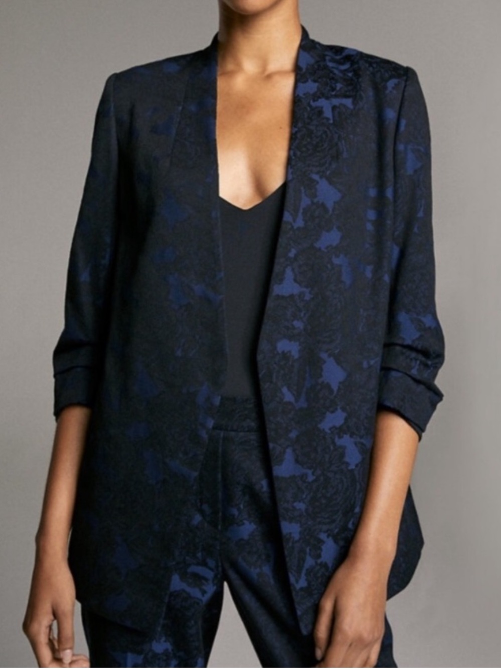 Aritzia Babaton Jaquard Power Hip Blazer Black Blue size 8